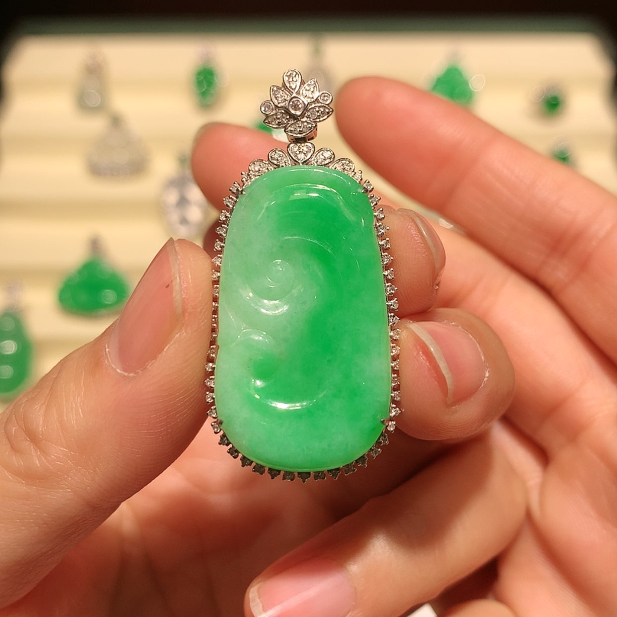 【闪购商品】翡翠颈饰18K金镶嵌缅甸a货翡翠