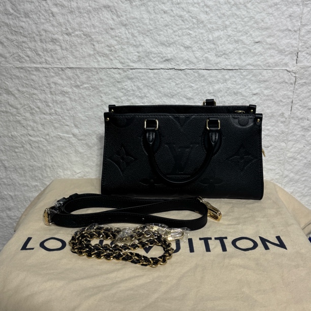 全新未使用 LouisVuitton/路易威登 On The Go横版压纹全皮单肩包