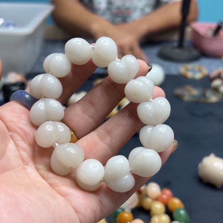 小****石英岩玉合金颈饰