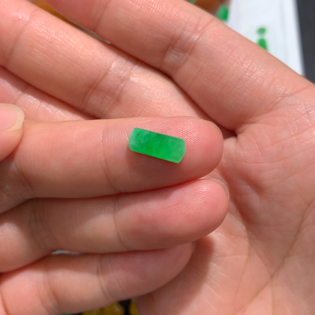 翡翠裸石翡翠马鞍