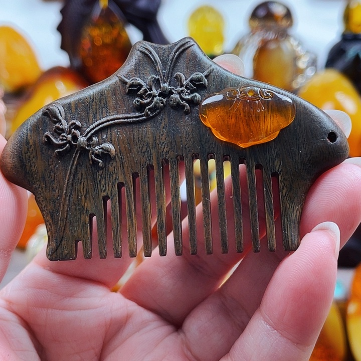 琥珀戒指未镶嵌梳子