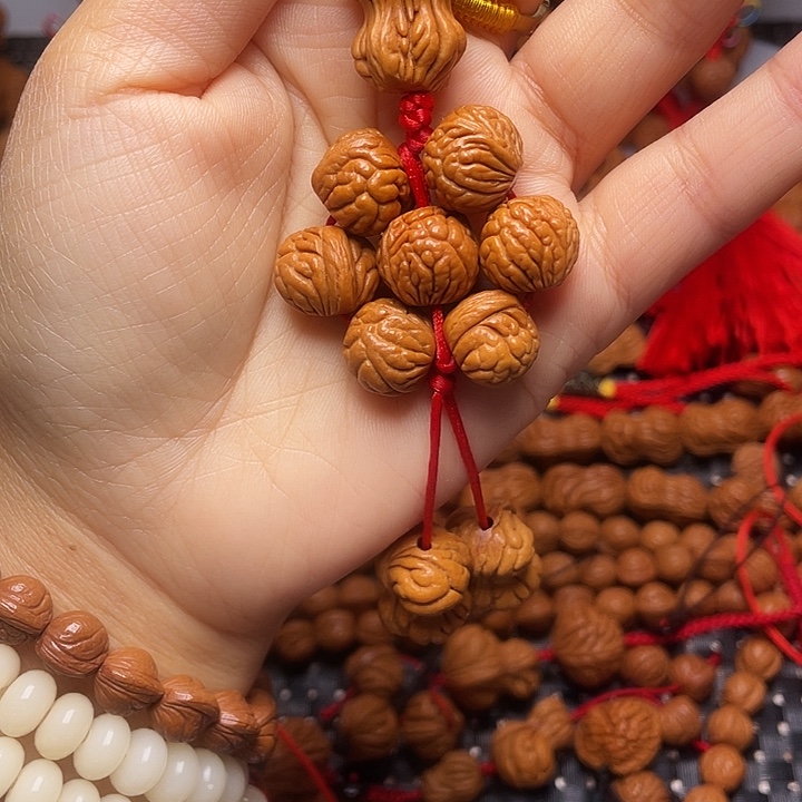 木质类龙纹桃枭挂件