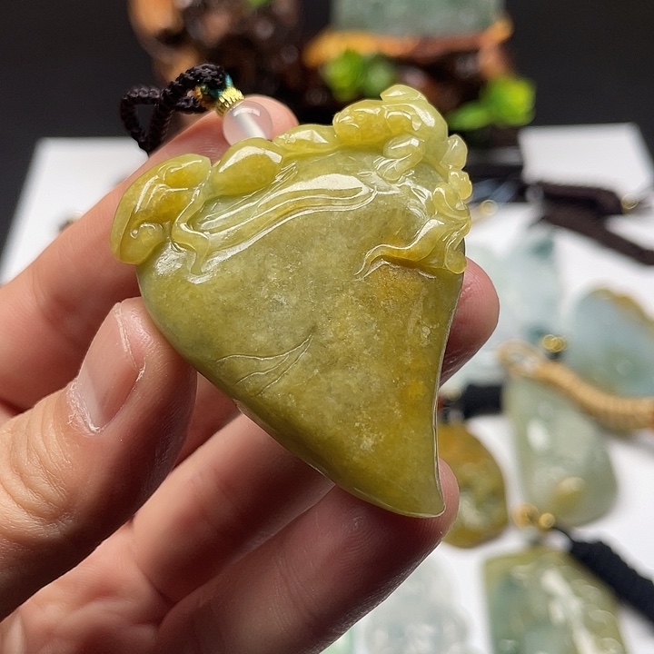 翡翠未镶嵌颈饰吊坠