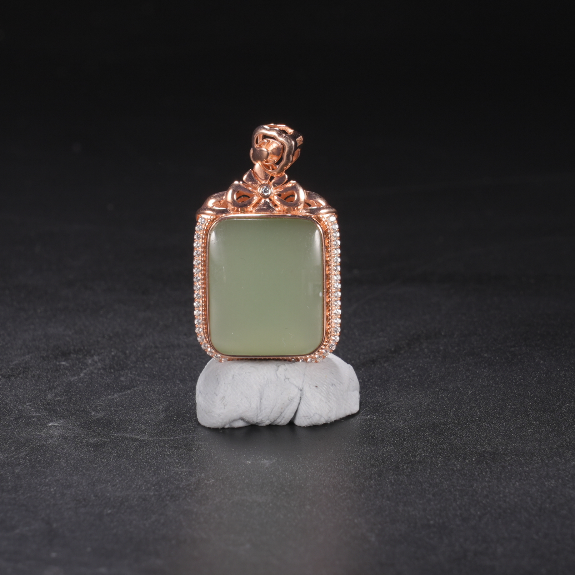 lot21和田玉吊坠/保利拍卖