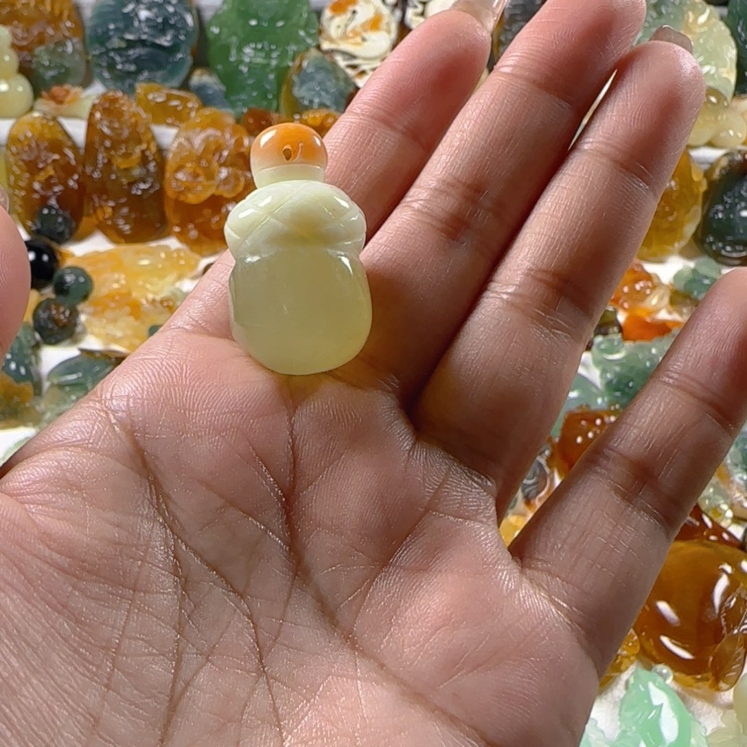 蛇纹石玉颈饰未镶嵌