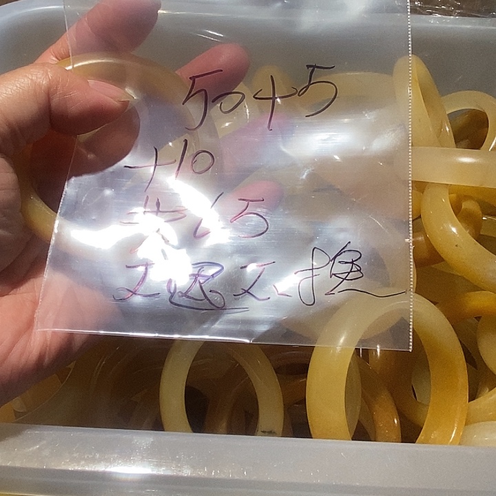 御***玲石英质玉（黄龙玉）未镶嵌颈饰
