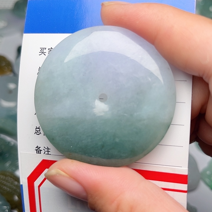 翡翠颈饰未镶嵌平安扣