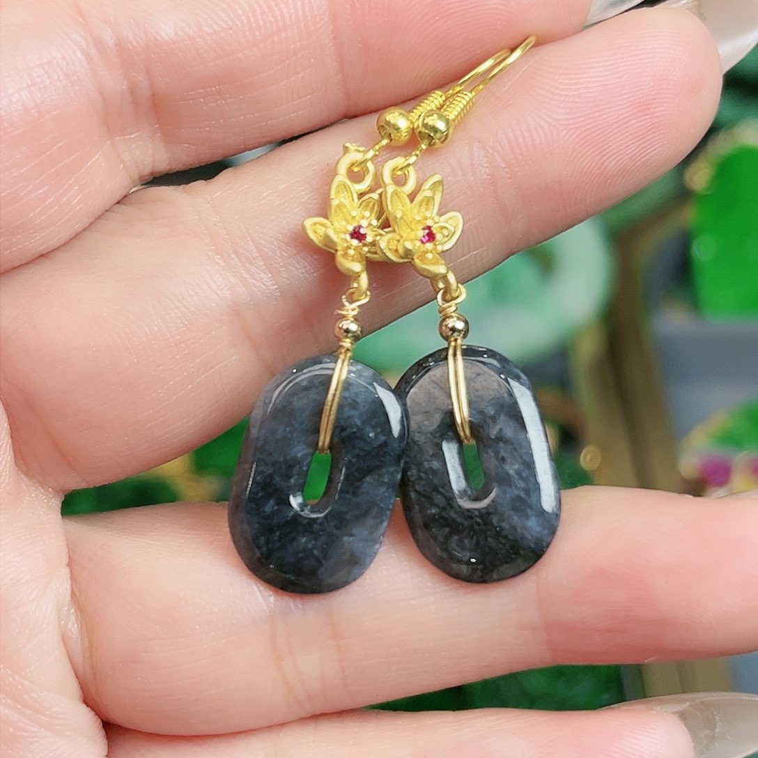 翡翠颈饰未镶嵌耳饰