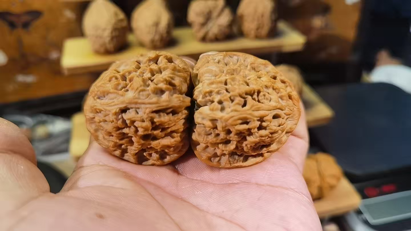 文玩核桃南疆石球疆三角疆