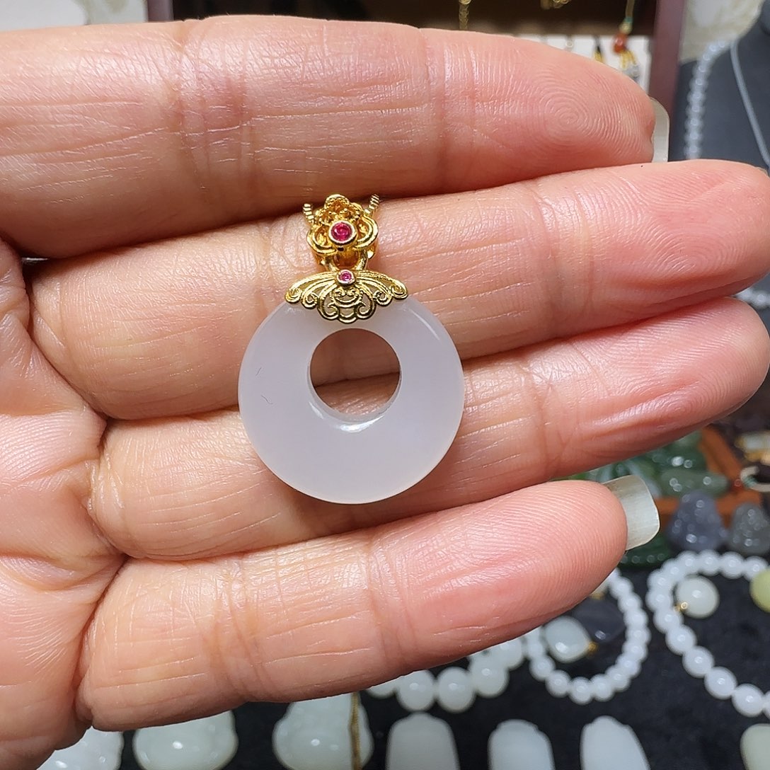 和田玉未镶嵌颈饰