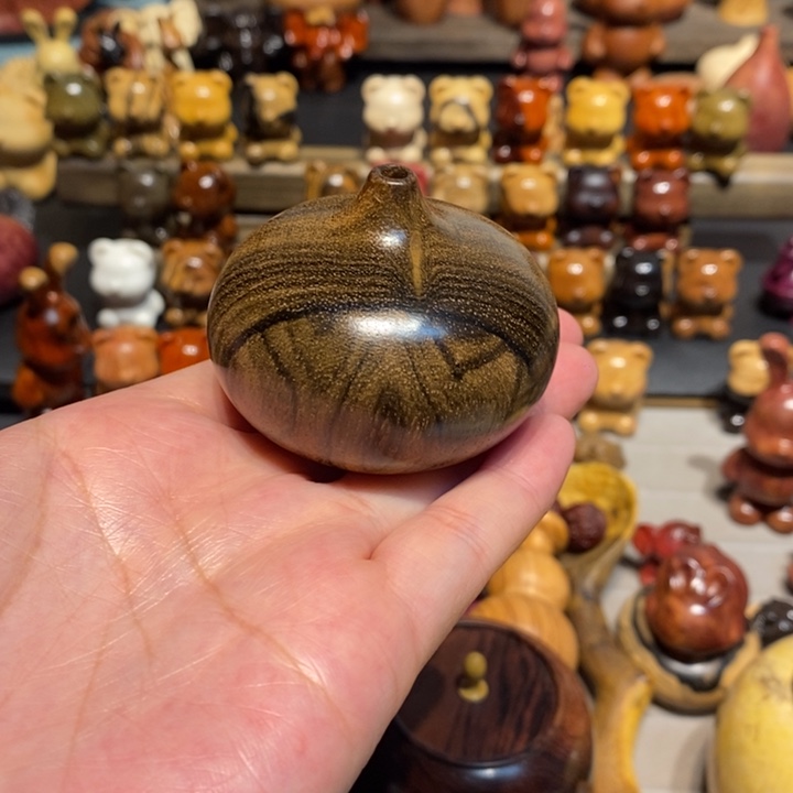 木质H****靠1个黑柿木花器