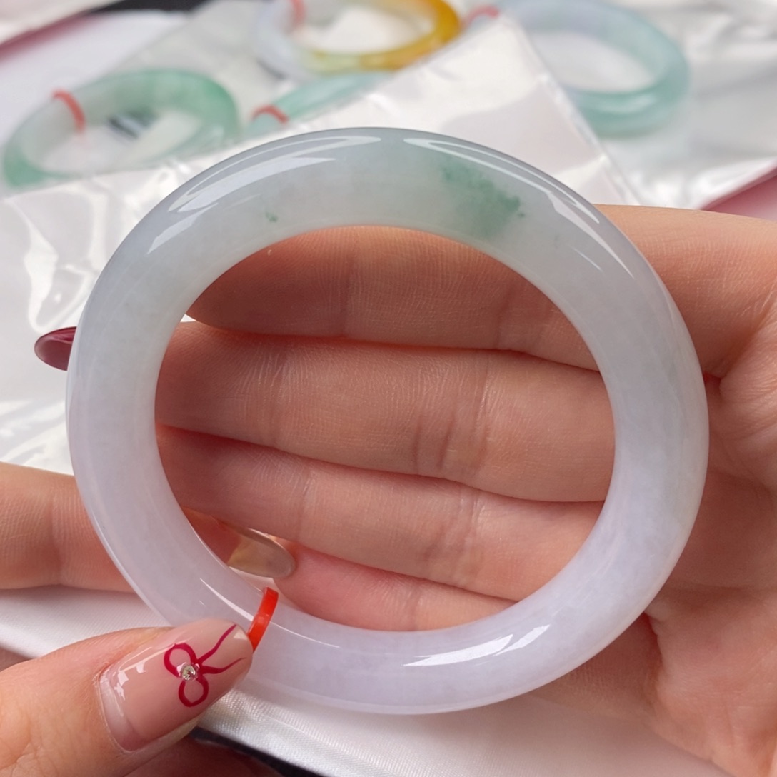 翡翠手镯未镶嵌57圈口