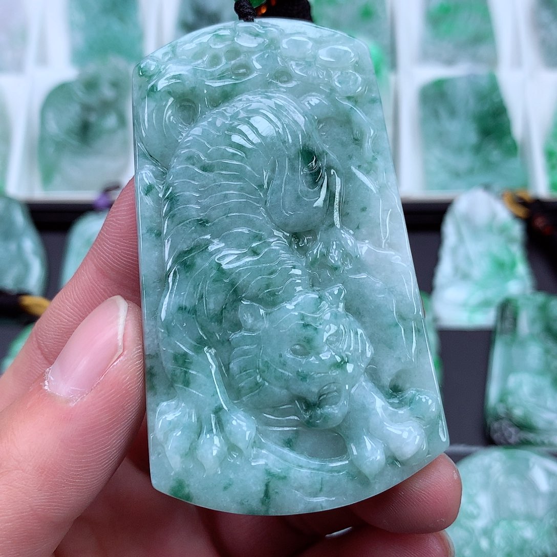 翡翠颈饰未镶嵌翡翠吊坠