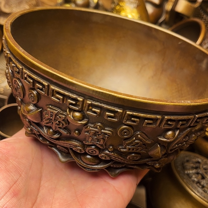 精美铜器做工精湛 