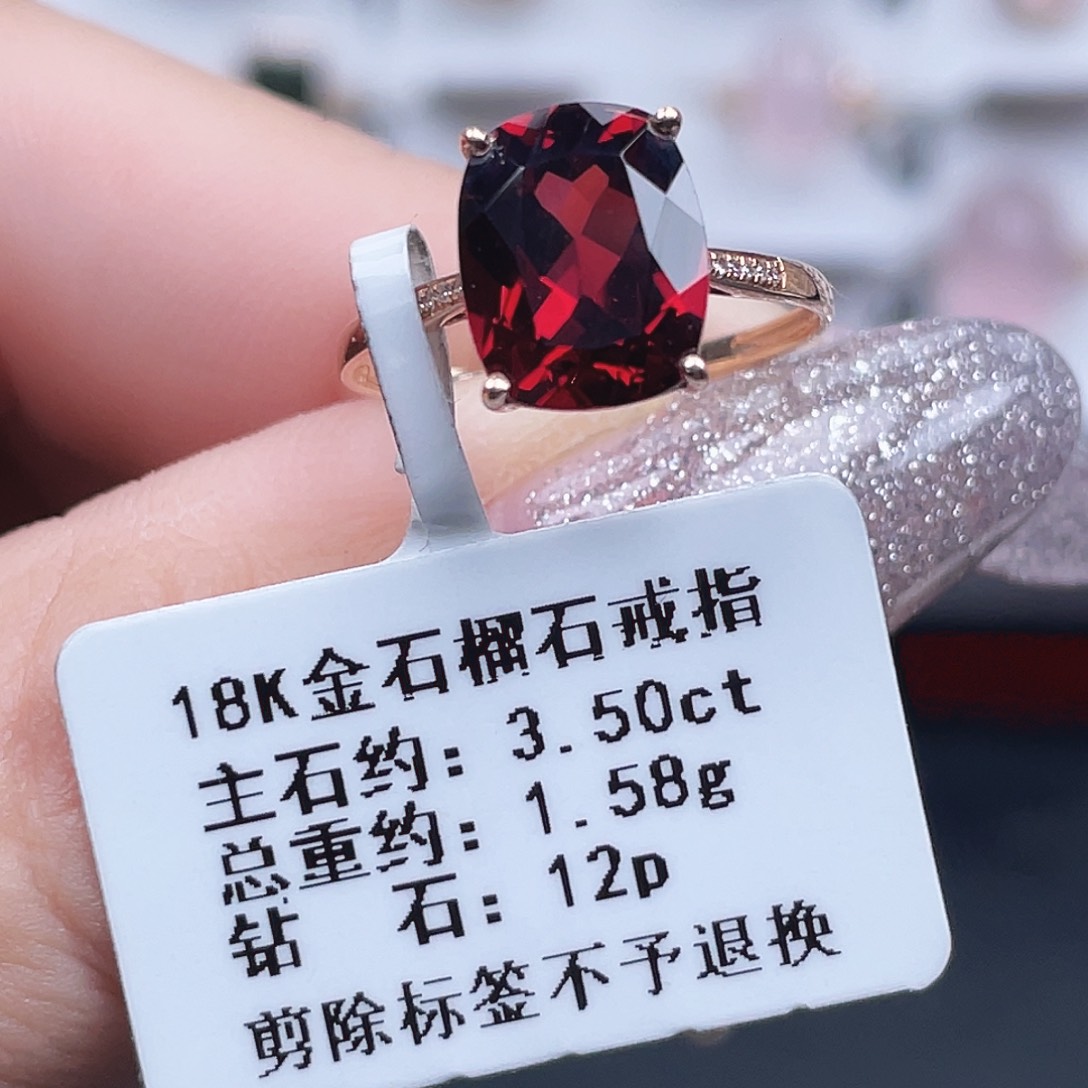 戒指18K金镶嵌石榴石