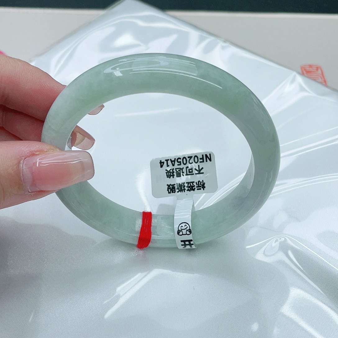 翡翠手镯未镶嵌正58.3