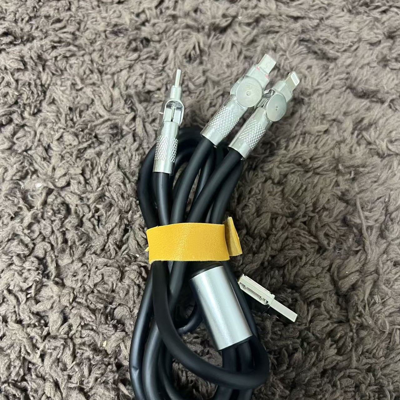 准新品 Huawei/华为 三合一快充手机充电数据线颜色随机发