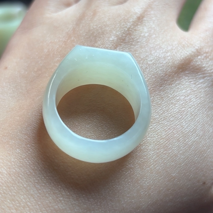 和田玉挂件未镶嵌依**水