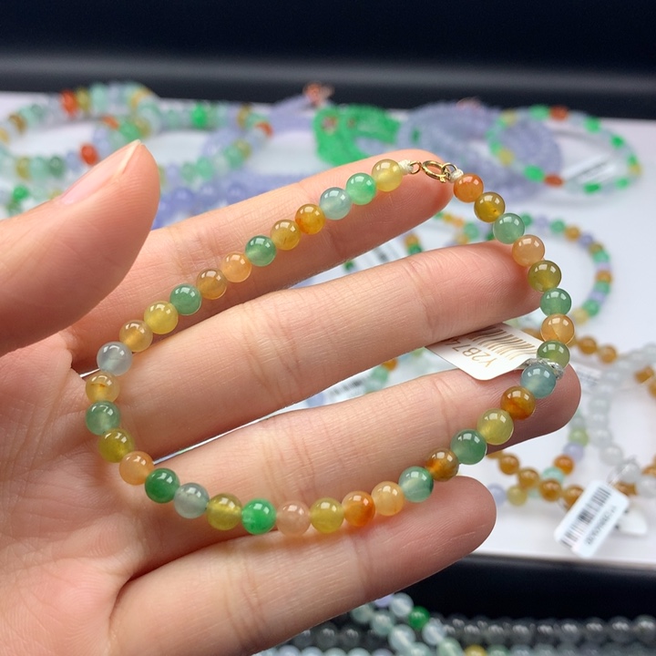 翡翠手镯未镶嵌卡