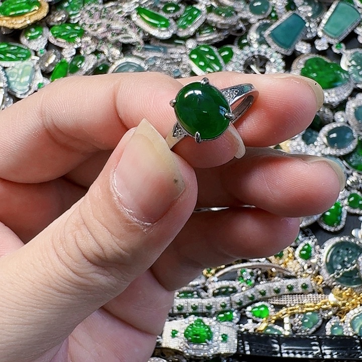 翡翠颈饰未镶嵌天然A货翡翠放漏