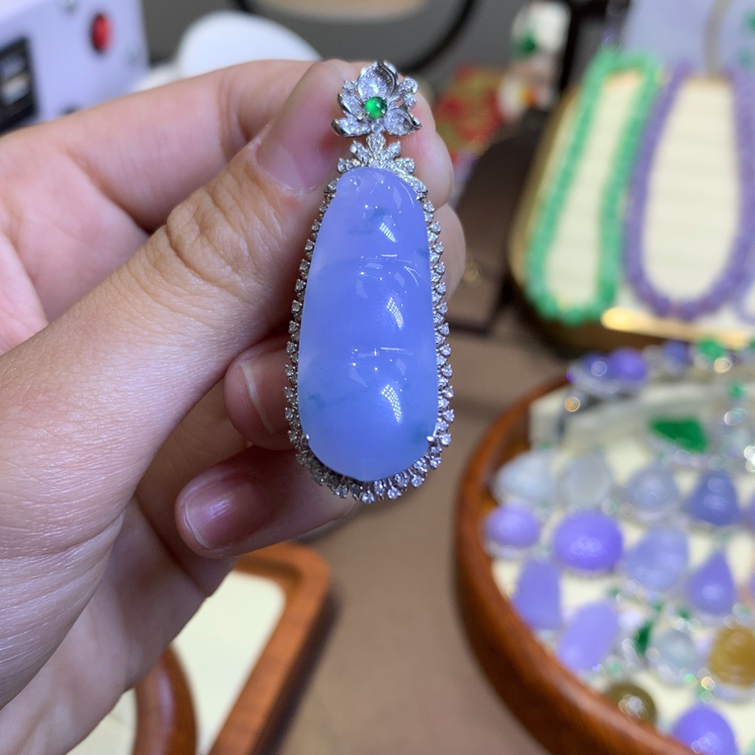 翡翠18K金镶嵌颈饰翡翠