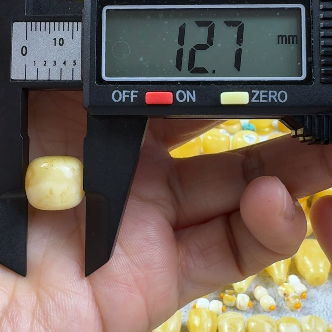 蜜蜡未镶嵌裸石18杂