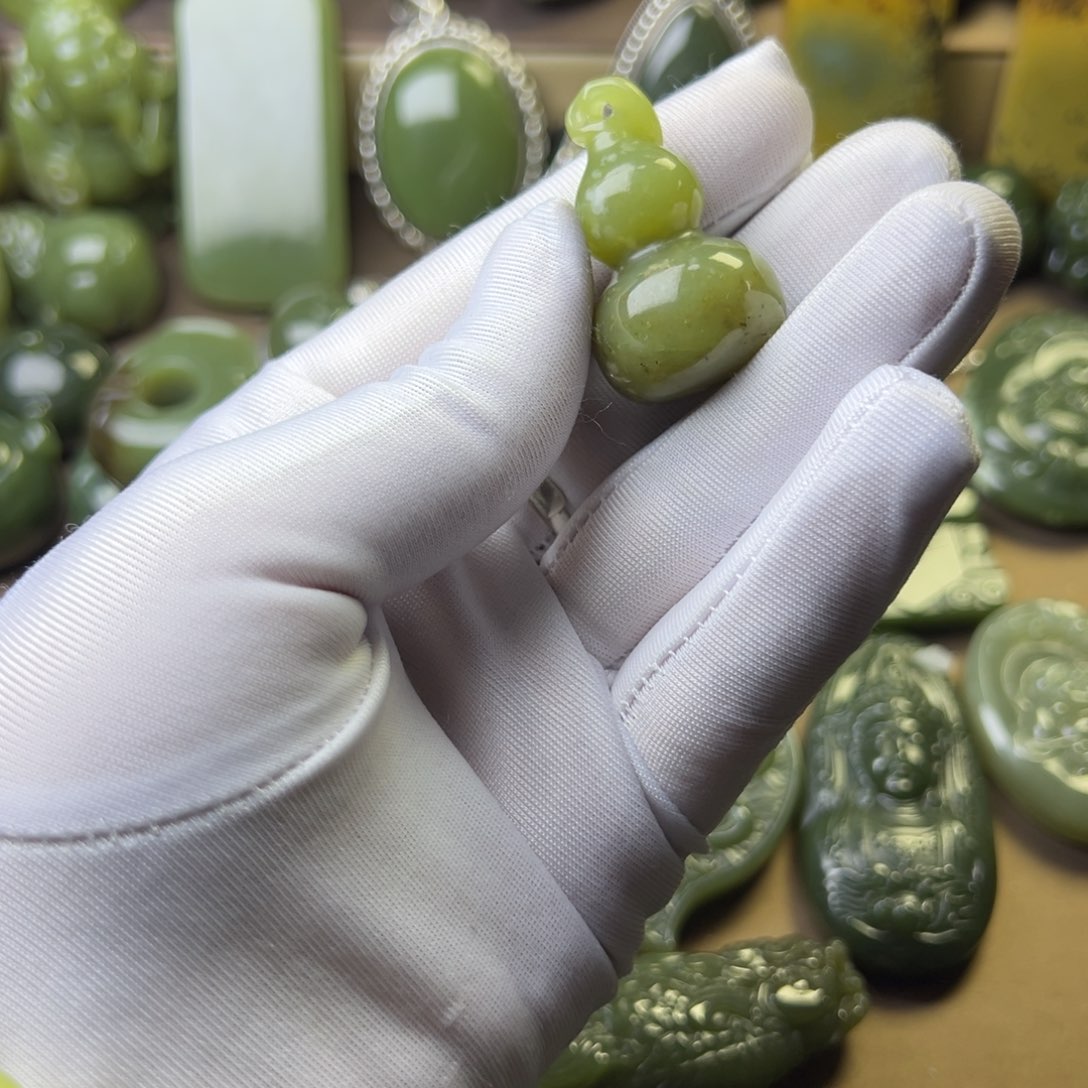 岫岩老玉（透闪石质玉）挂件未镶嵌