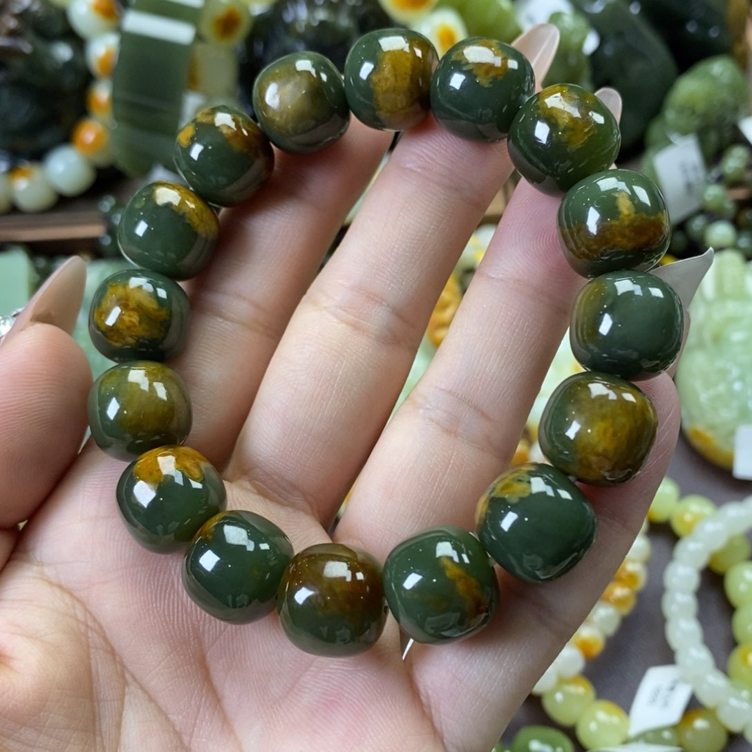 手串未镶嵌透闪石质玉爱****哥