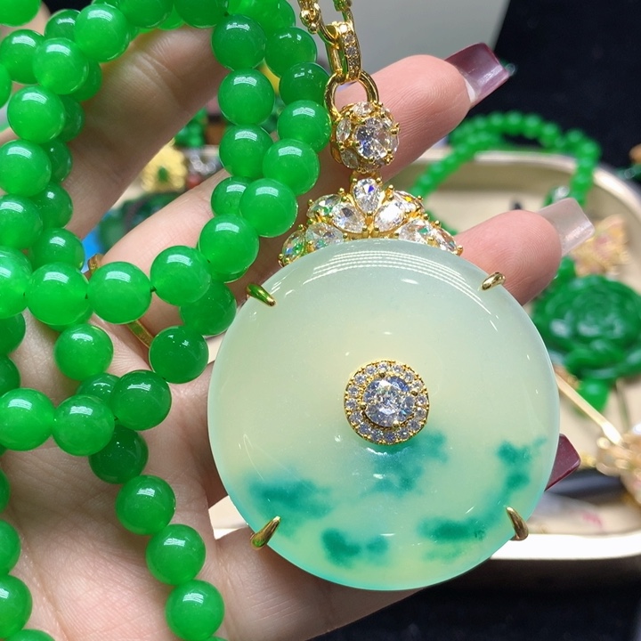 翡翠颈饰未镶嵌吊坠