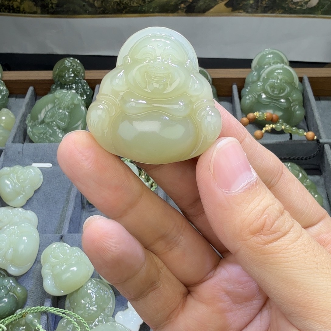 人***生和田玉未镶嵌颈饰40mm佛公