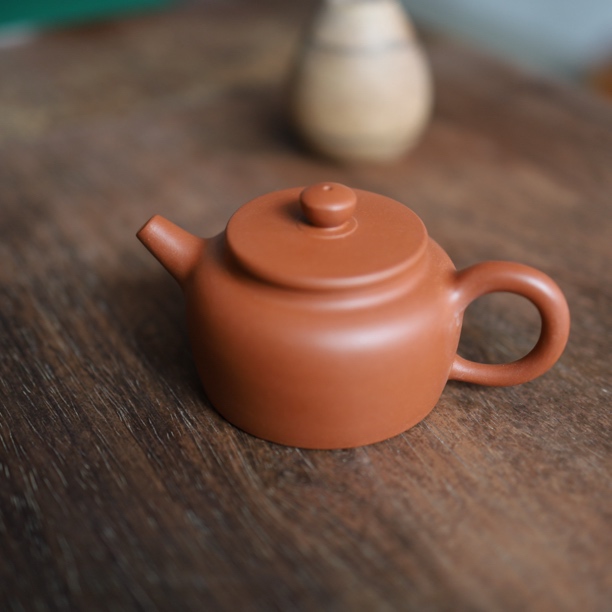 紫砂一厂老艺人徐锡华制作的平盖莲子壶