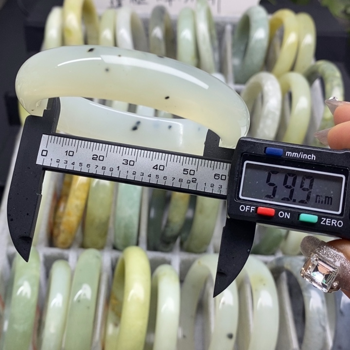 蛇纹石玉手镯702未镶嵌