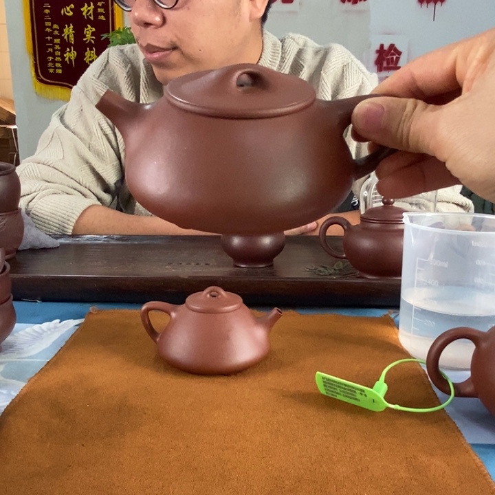 紫砂茶壶红皮龙石瓢220左右的容量
