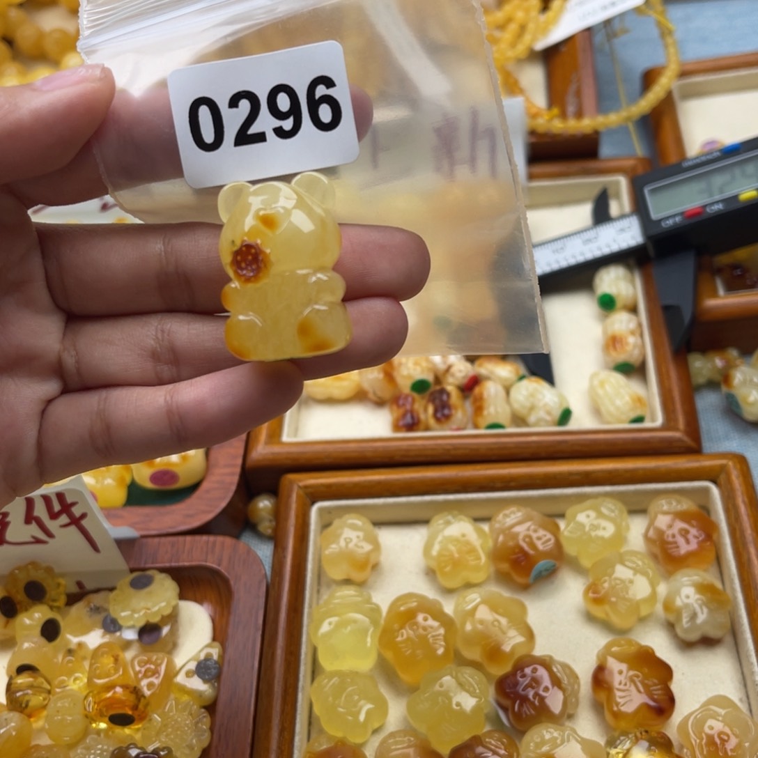 琥珀裸石未镶嵌蜜蜡