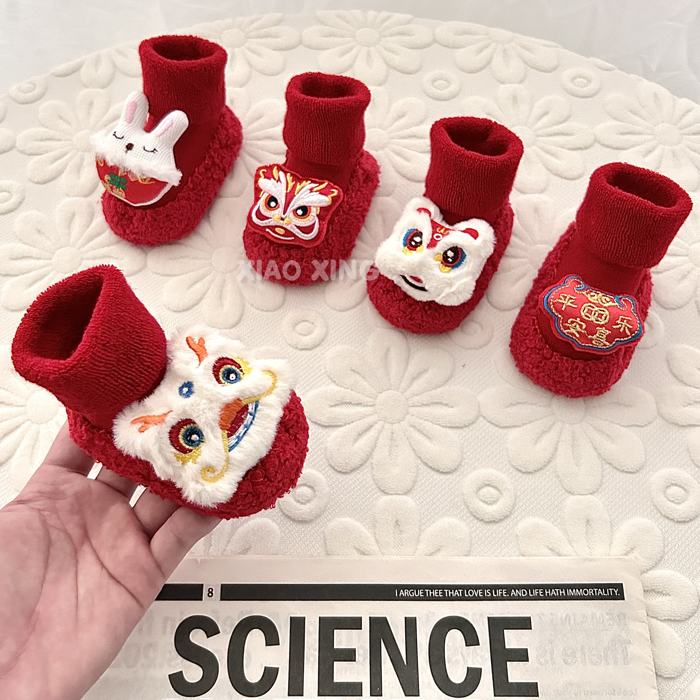 红色婴儿袜鞋秋冬加厚加绒地板鞋新生儿满月百天周岁喜庆袜鞋软底