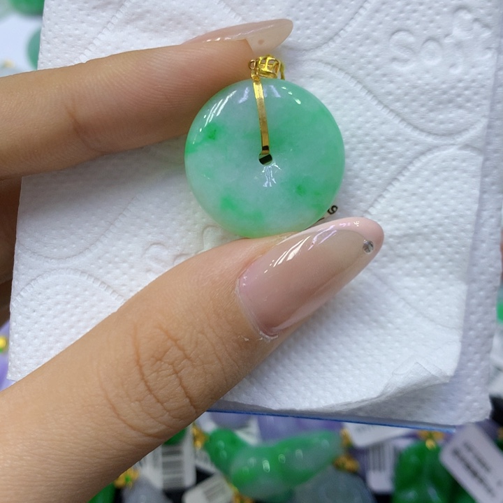 颈饰18K金镶嵌翡翠
