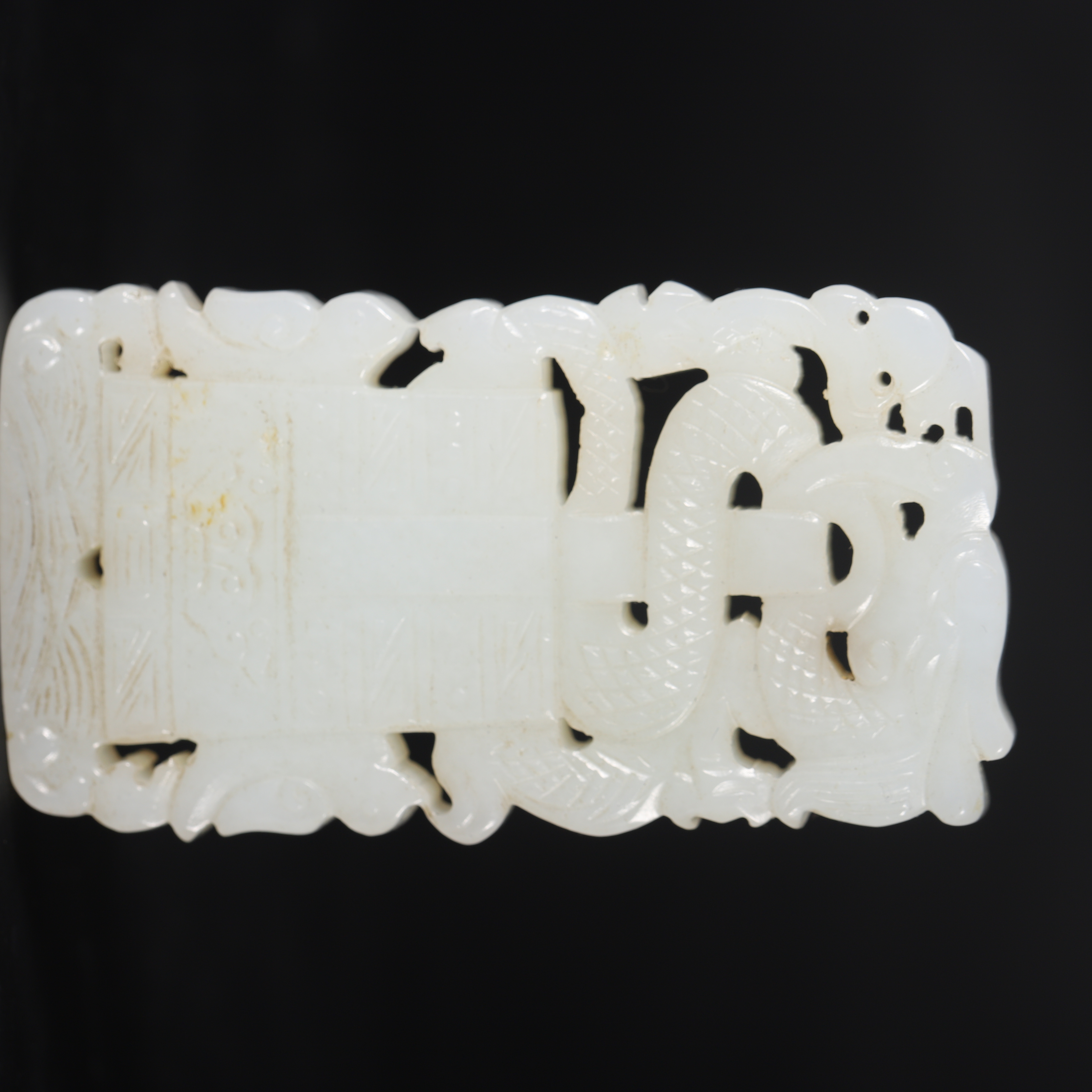 Lot41 清代和田玉斧上有龙挂件