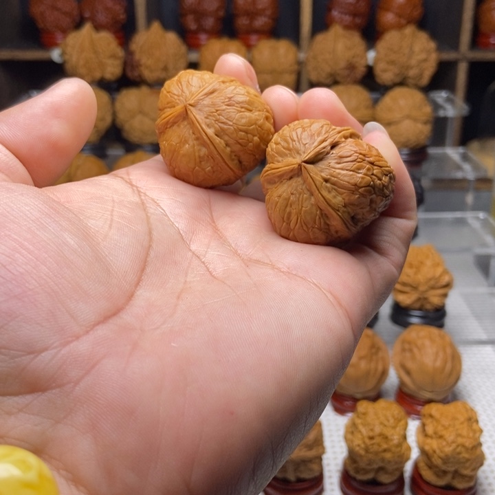 小***子文玩核桃吊坠12柿饼子三棱