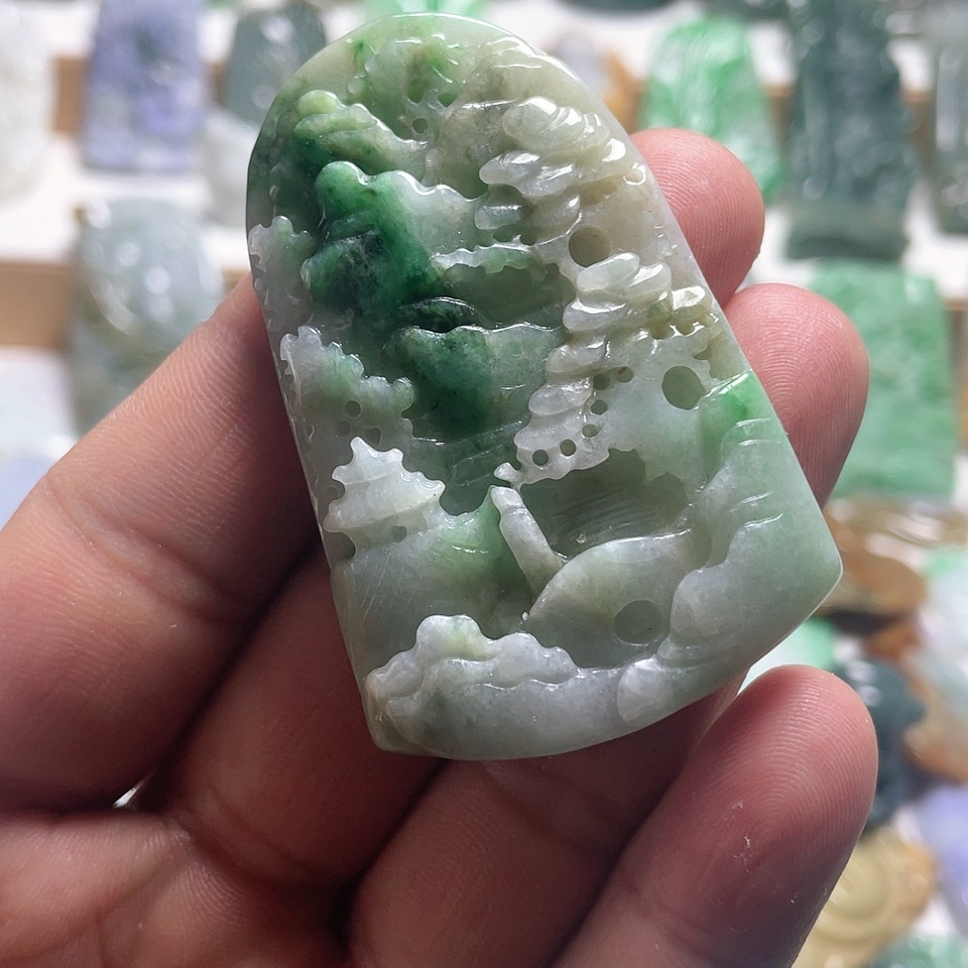 【闪购商品】翡翠未镶嵌颈饰漏