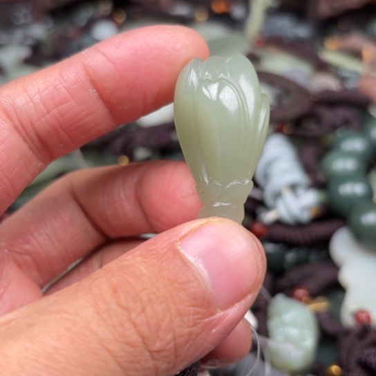 和田玉吊坠未镶嵌