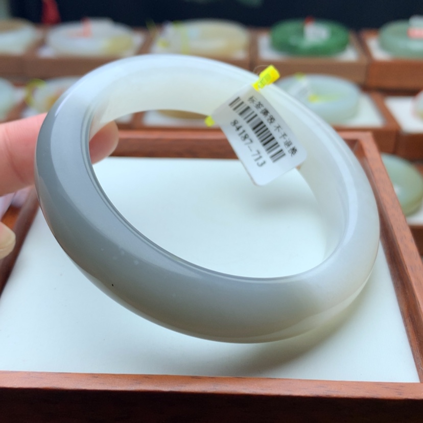 【闪购商品】和田玉手镯未镶嵌59