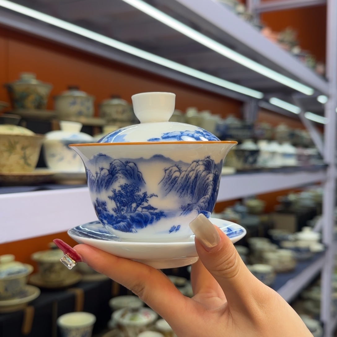 我在外面吃饭呢你在哪