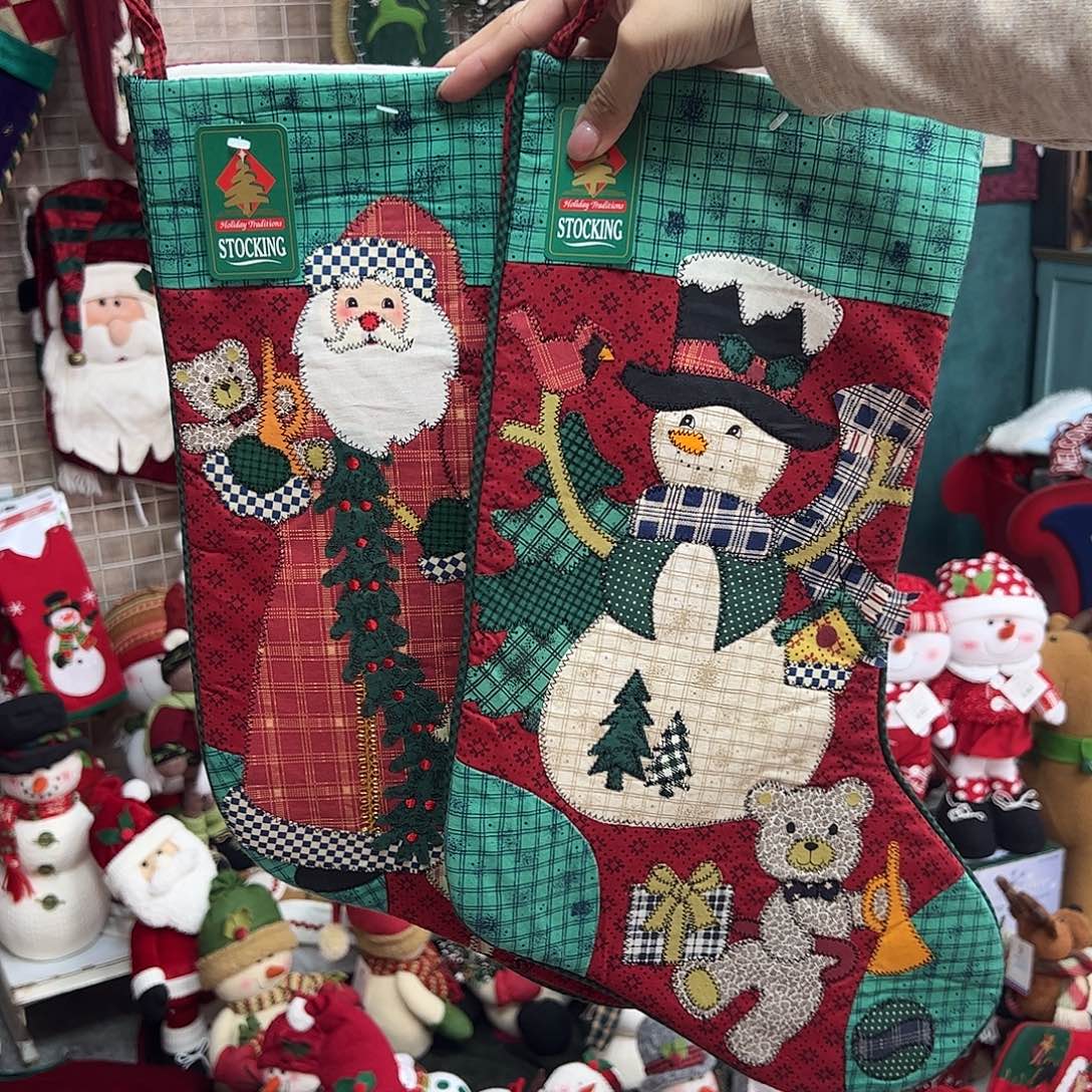 毛绒圣诞一组袜子