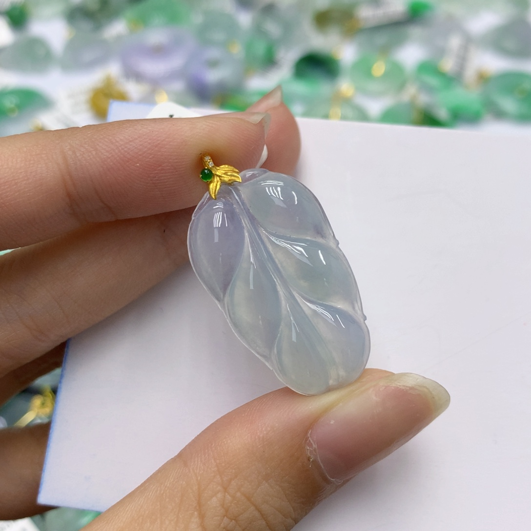 *****翡翠18K金镶嵌颈饰