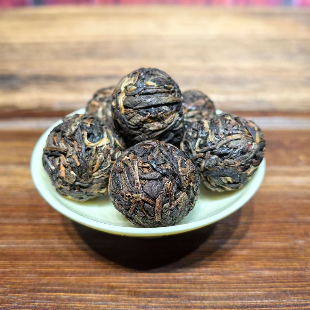 2024年易武一扇磨古树龙珠10颗生茶龙珠普洱茶生茶