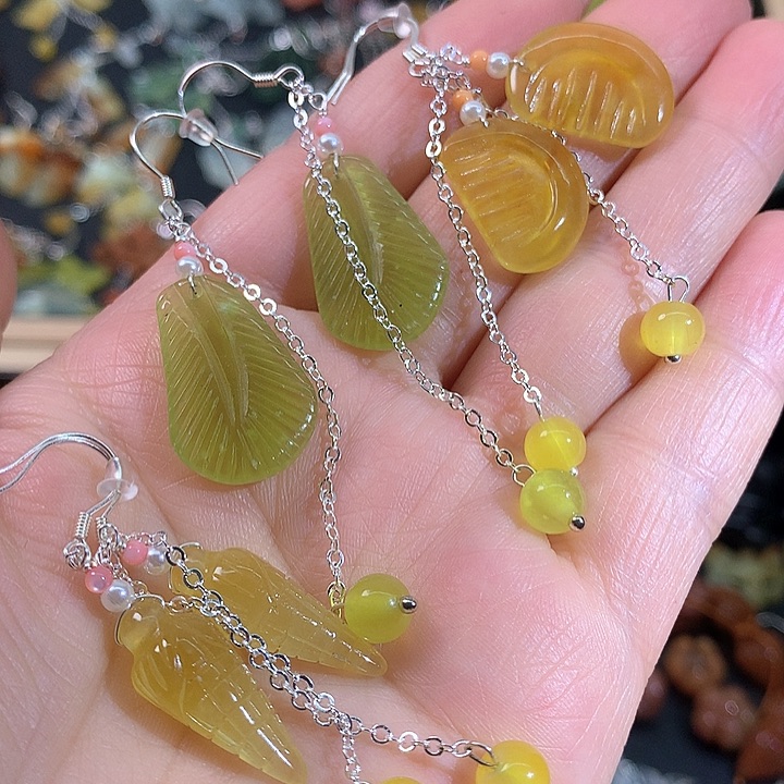 蛇纹石玉未镶嵌耳饰