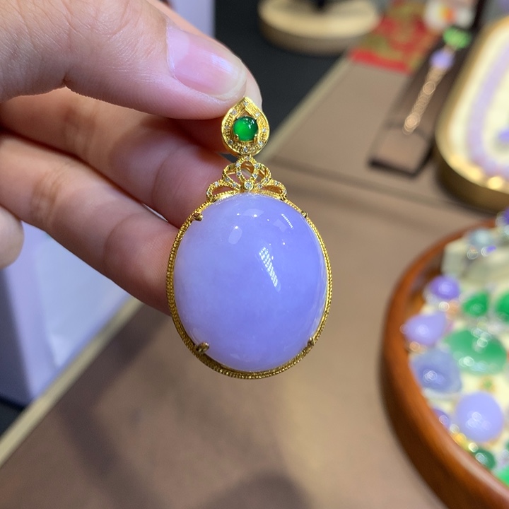 翡翠18K金镶嵌颈饰翡翠
