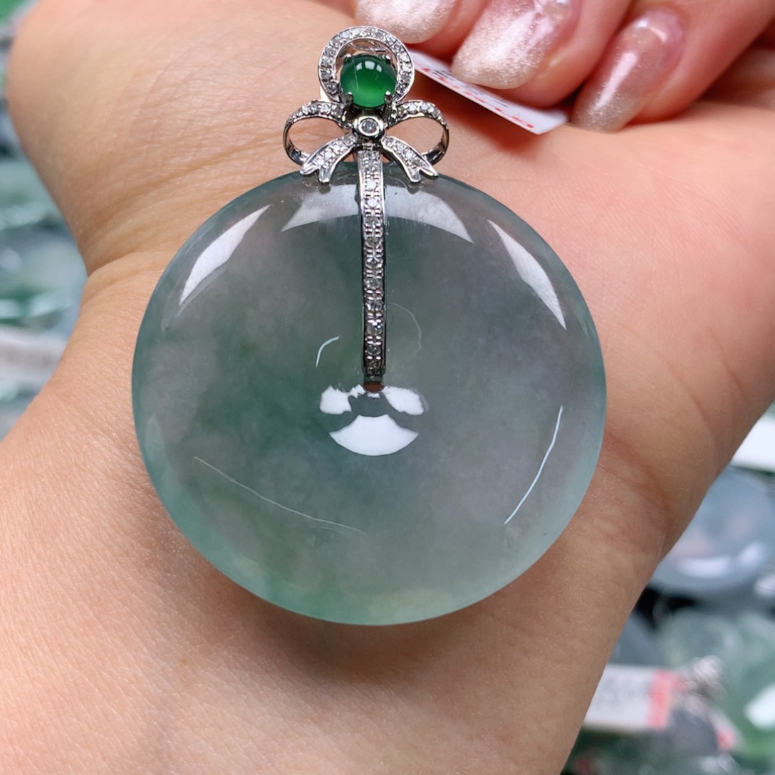 翡翠颈饰18K金镶嵌天然翡翠