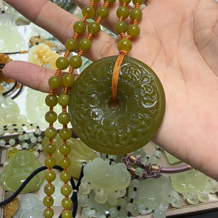 蛇纹石玉吊坠未镶嵌