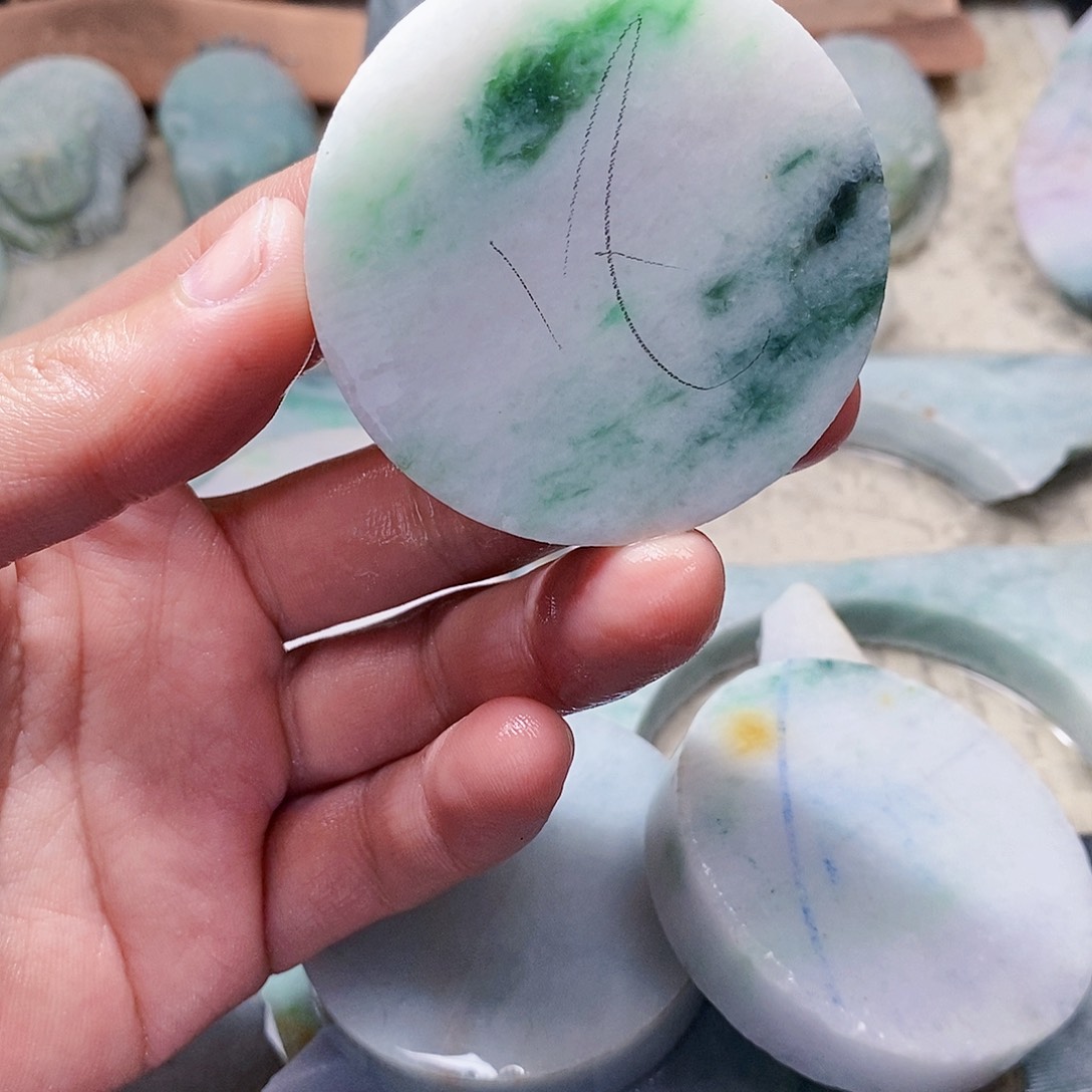 翡翠未镶嵌颈饰88